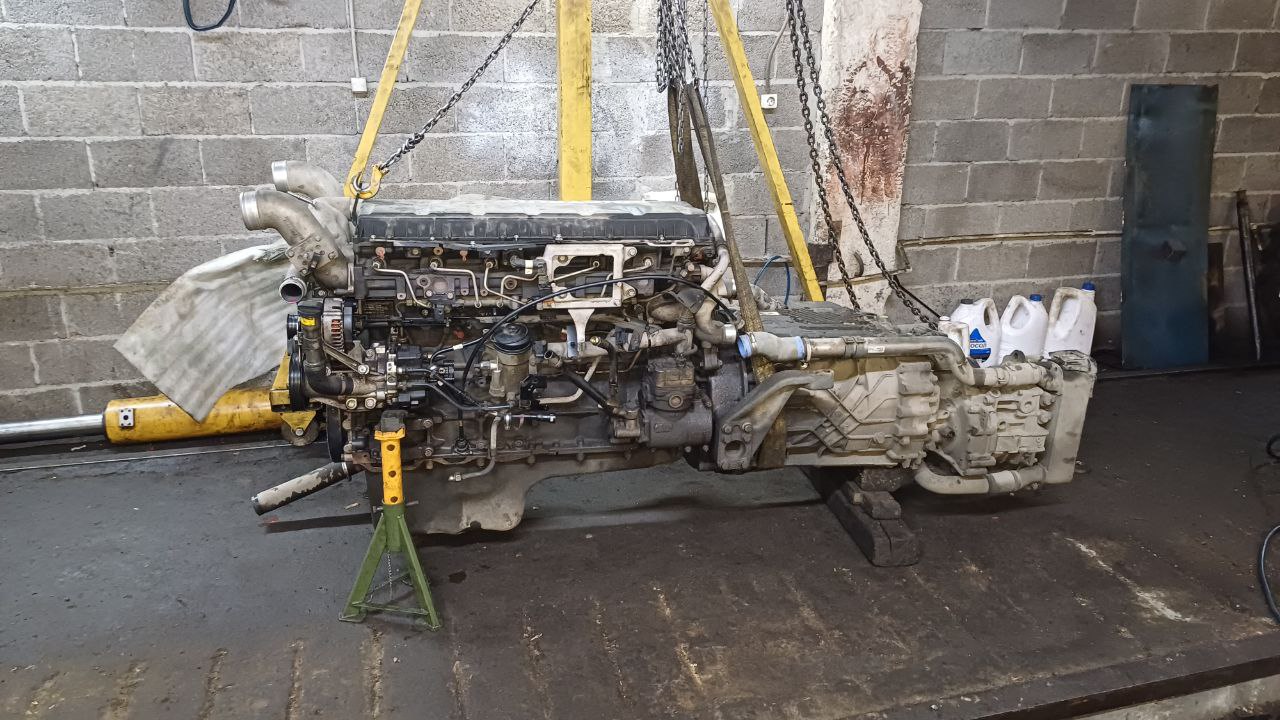 Двигатель снят перед капремонтом