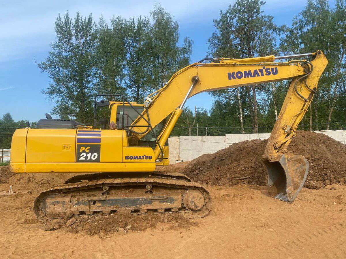 Komatsu PC210