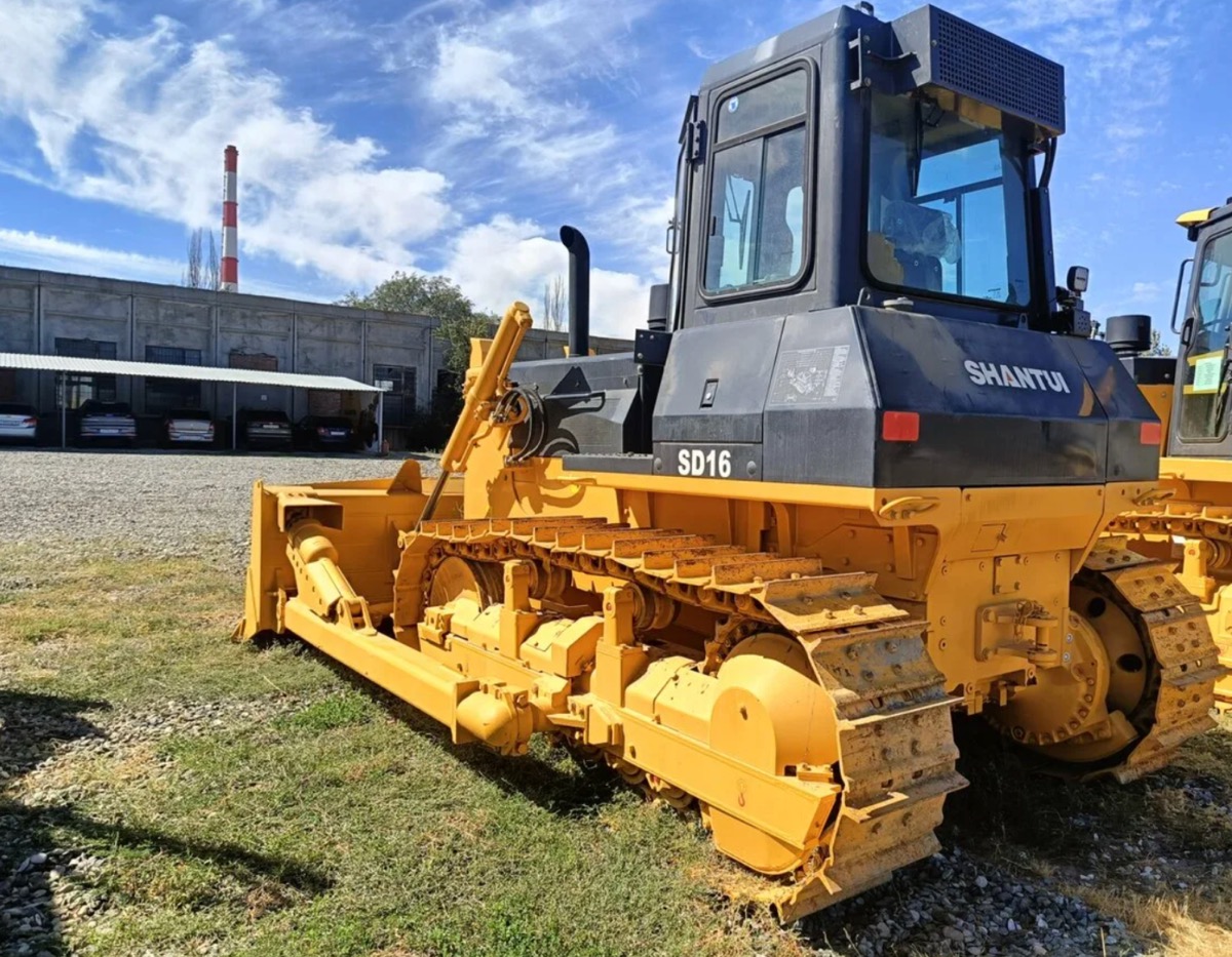 Бульдозер Shantui SD16